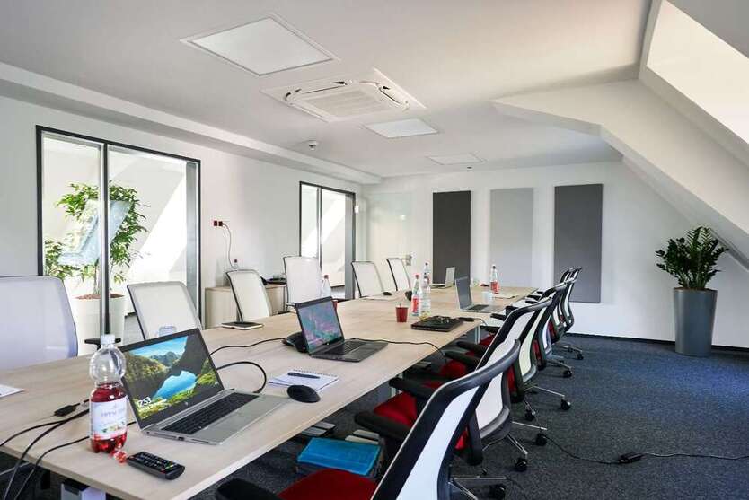 Büro in Dresden 9.607 € 711 m²