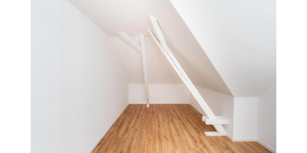 Exklusiver Erstbezug: 6-Zimmer-Dachgeschosswohnung im denkmalgeschützten Lahmann-Sanatorium. 6 zimmer