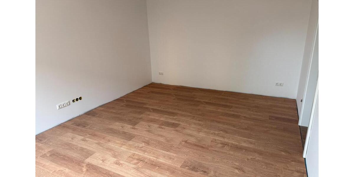 Erdgeschoßwohnung Dresden Klotzsche - 4 Zimmer, 100 m&sup2;, 1.750&euro; | Angebot:26478455