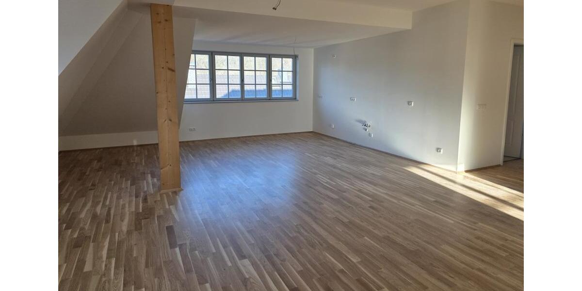 Dachgeschoßwohnung Pirna - 4 Zimmer, 129 m&sup2;, 1.488&euro; | Angebot:25422972