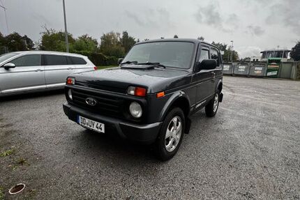 Lada Niva 18.000 km 13.000 &euro; Dresden 01257