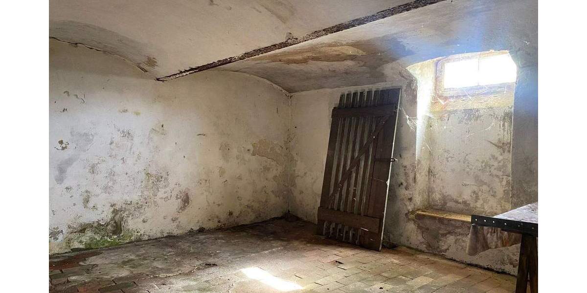 Einfamilienhaus Weinböhla - 1 Zimmer, 260 m&sup2;, 450.000&euro; | Angebot:25703571