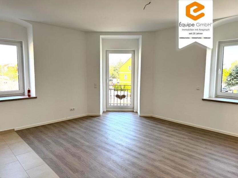 Helle 4- RaumWohnung in frisch saniertem Mehrfamilienhaus wartet auf Sie!