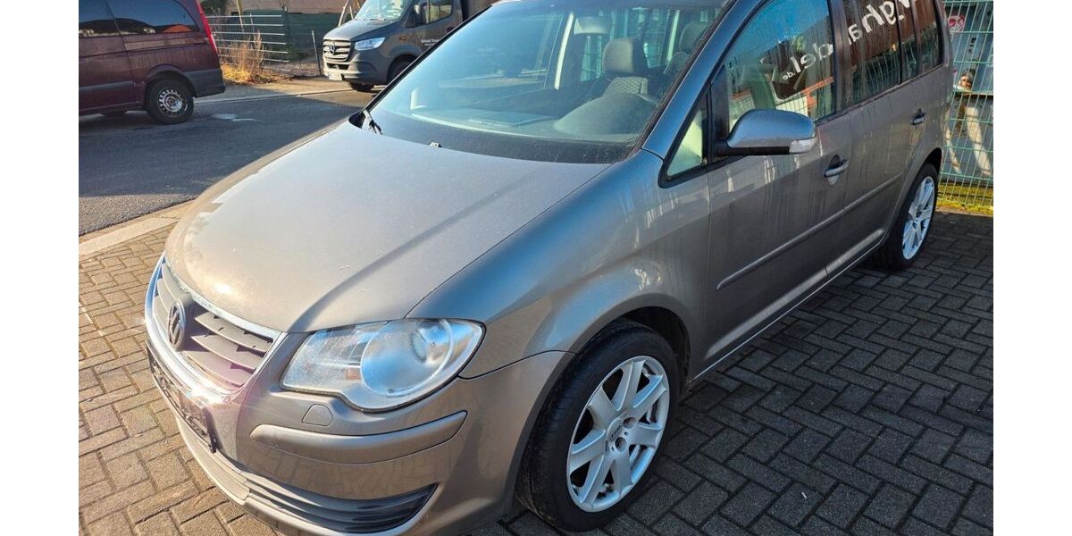 VW Touran 327.735 km 2.490 &euro; Meißen 01662
