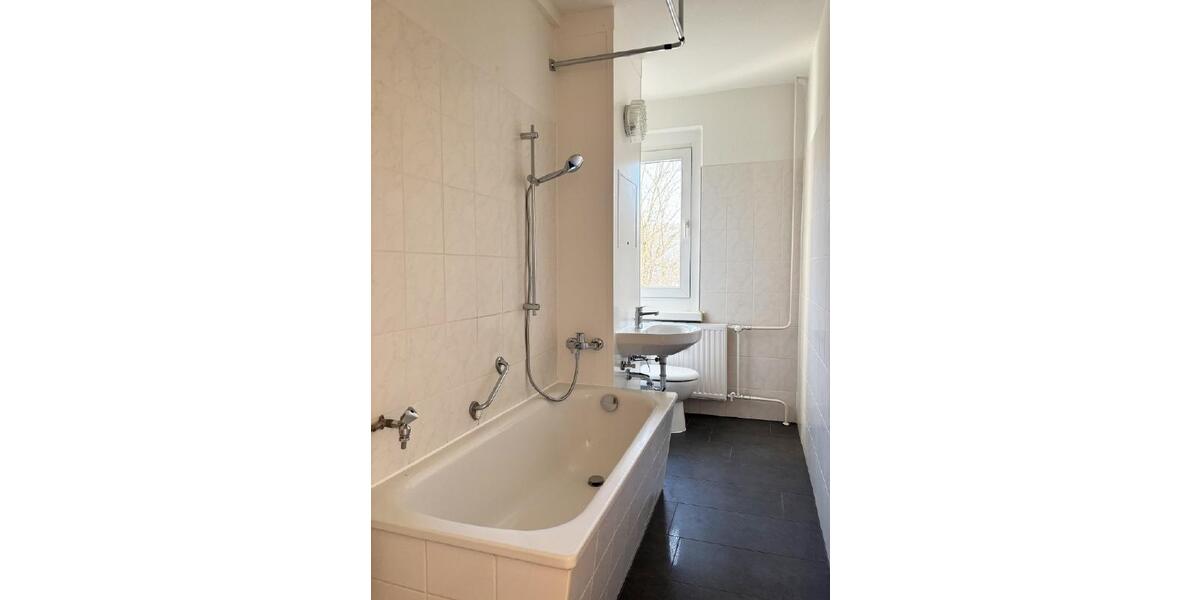 Etagenwohnung Dresden Prohlis - 4 Zimmer, 77 m&sup2;, 875&euro; | Angebot:25377474