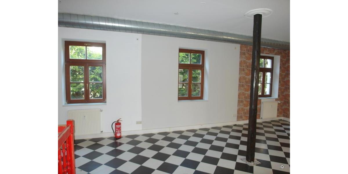 Preiswerte Gewerbe- oder Freizeit-Räume über zwei Etagen in der 