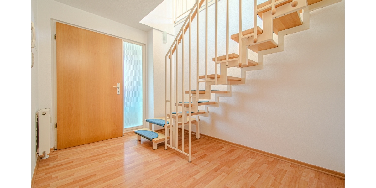 BEZUGSFREI – GEMÜTLICHE MAISONETTE – DACHTERRASSE – DUSCHBAD MIT FENSTER – TG-PARKER - Maisonettenwohnung Dresden Strehlen | Angebot:25857011