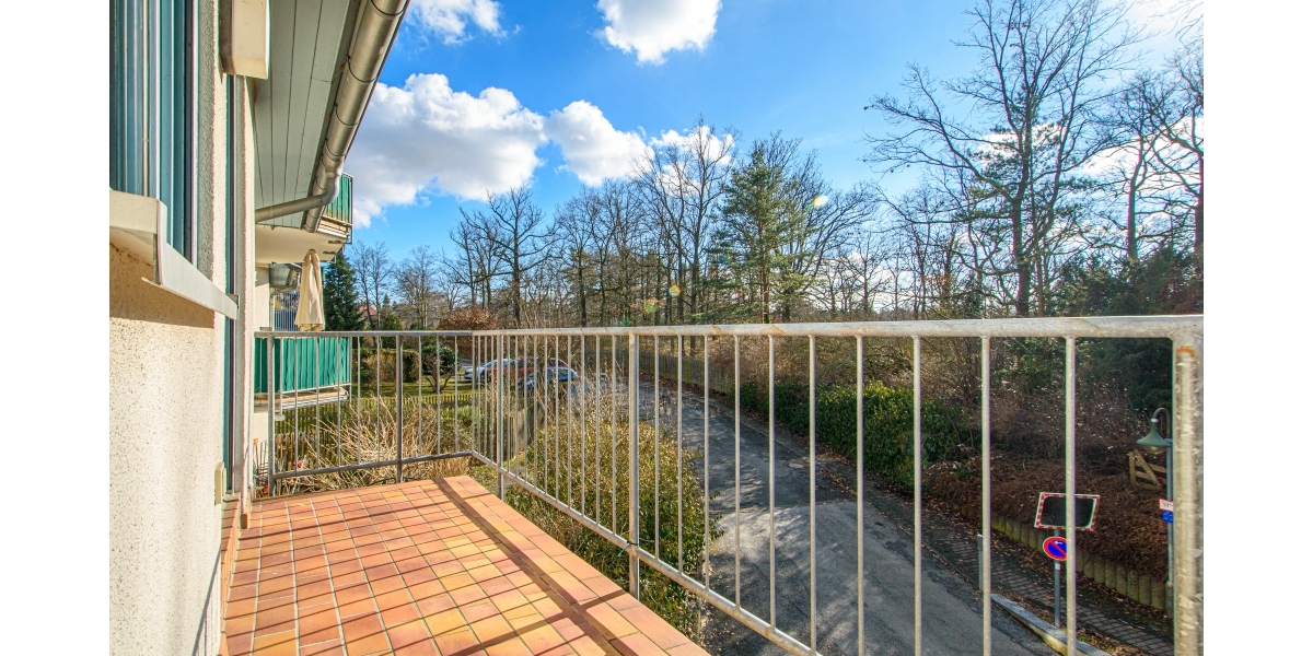 NEU SANIERT – KOMPLETT NEUES BAD MIT WANNE & FENSTER – NEUER BODENBELAG – GROSSE SONNENTERRASSE - Maisonettenwohnung Moritzburg Radebeul | Angebot:25440590