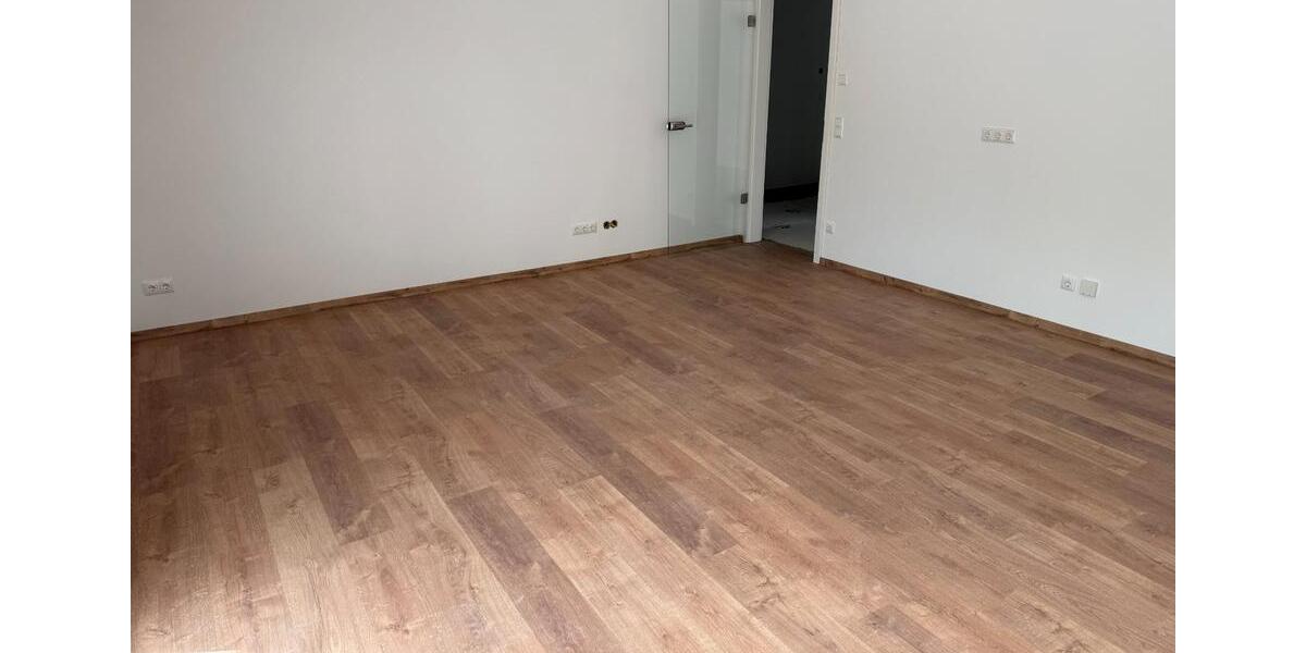 Erdgeschoßwohnung Dresden Klotzsche - 4 Zimmer, 100 m&sup2;, 1.750&euro; | Angebot:26477172