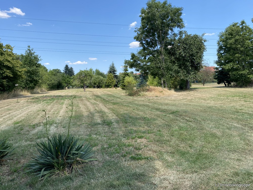 Attraktives Baugrundstück mit sehr großem Garten und Weitblick