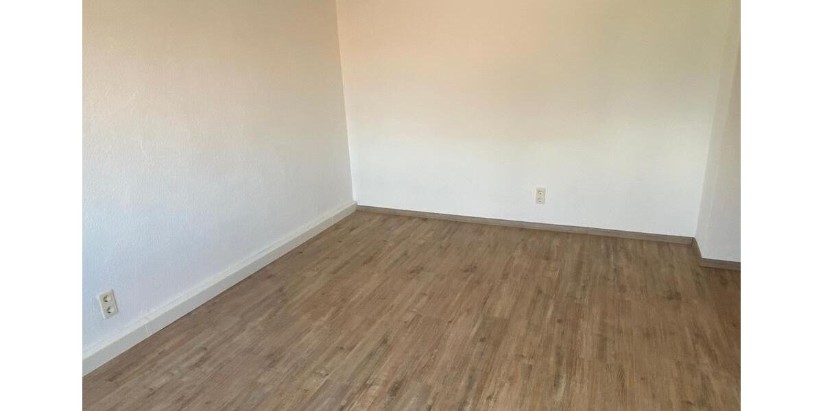 Helle 2-Raumwohnung mit Wanne,Küche,Keller und Stellplatz 2 zimmer