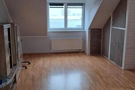 Schöne Dachgeschoss Wohnung zu vermieten 1 zimmer