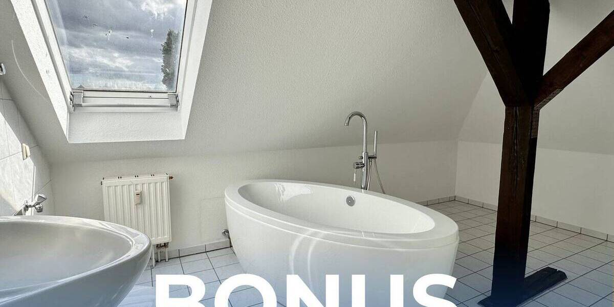 Familienpaket: Zwei DG-Wohnungen (5 Zi., ca. 111 m²) im Denkmalhaus! 5 zimmer