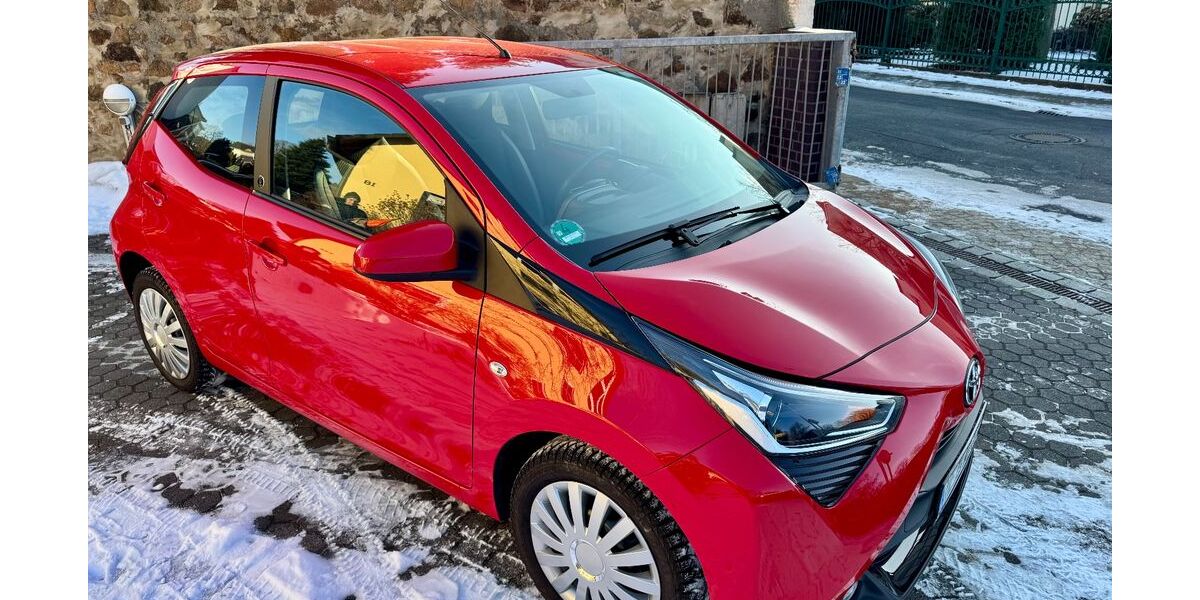 Toyota Aygo (X) 6.758 km 13.900 &euro; Radebeul 01445