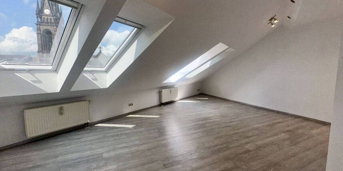 +++ Wohnung über den Dächern der Dresdner Neustadt Tiefgaragenstellplatz inkl.! +++ 2 zimmer