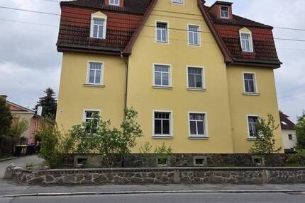 Ideale Wohnung mit großem Balkon und Blick ins Grüne!
