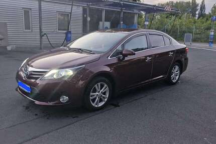 Toyota Avensis 116.700 km 10.800 &euro; Cotta (Dresden) 01157