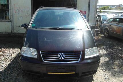 VW Sharan 271.337 km 3.899 € Dresden 01237