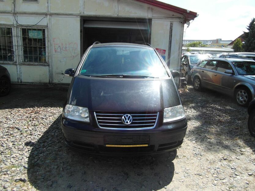 VW Sharan 271.337 km 3.899 € Dresden 01237