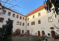 geschmackvoll möbliertes Appartement mit ruhiger Lage im Schönberger Hof in Freiberg zu vermieten