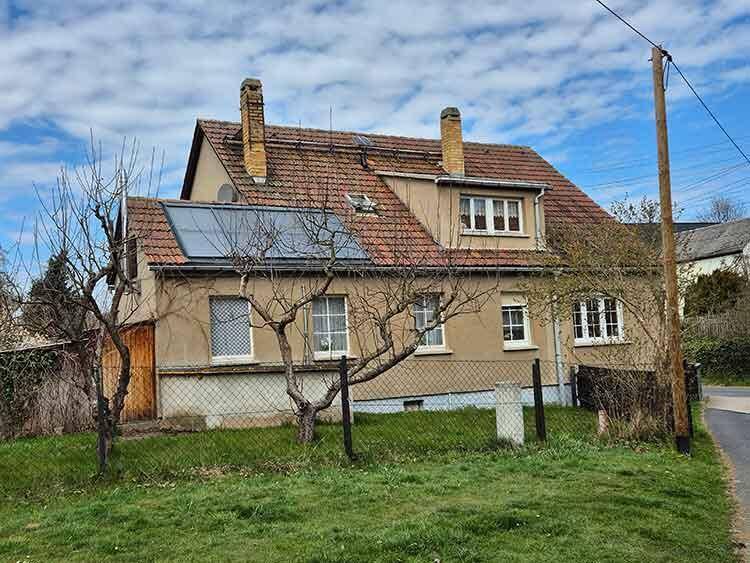 **Zwischen Blüten und Dornen - Schönes Einfamilienhaus mit Sanierungsbedarf**