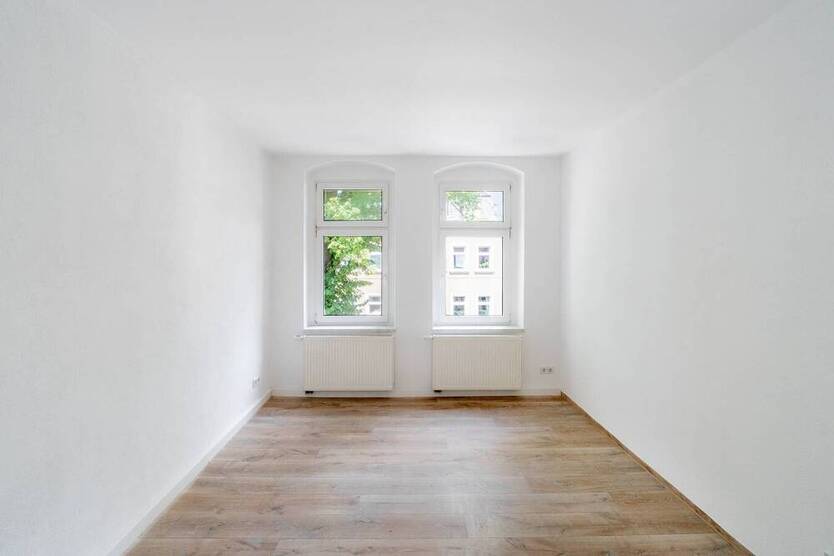 Charmante Etagenwohnung mit Tageslicht-Vollbad. EBK Übernahme möglich.