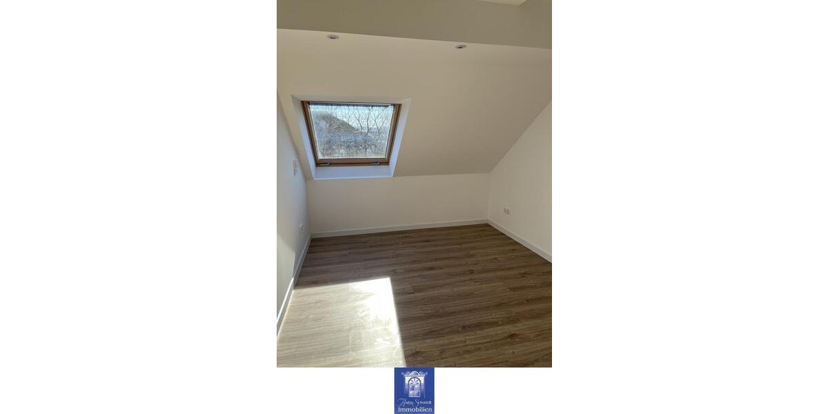 Dachgeschoßwohnung Dresden Cotta - 5 Zimmer, 120 m&sup2;, 1.500&euro; | Angebot:25422970