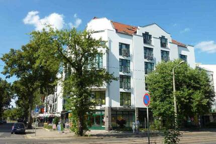 Sehr schönes Zwei-Zimmer-Apartement mit französischem Fenster und Einbauküche