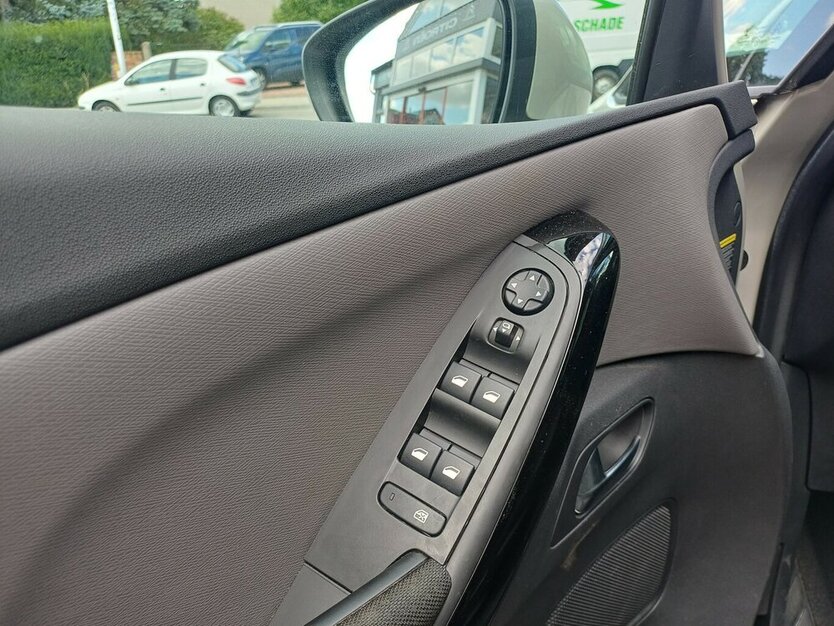 Citroen C4 SpaceTourer 1.2 PureTech Live 54.000 km 16.995 € Meißen 01662