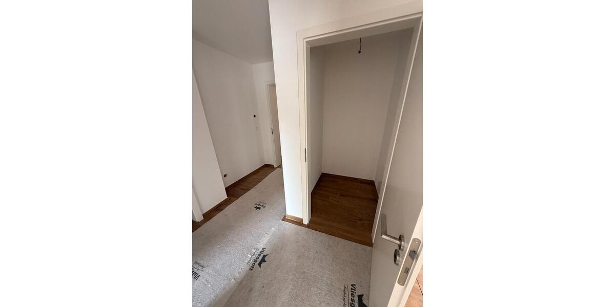 Erdgeschoßwohnung Dresden Klotzsche - 4 Zimmer, 100 m&sup2;, 1.750&euro; | Angebot:26478455