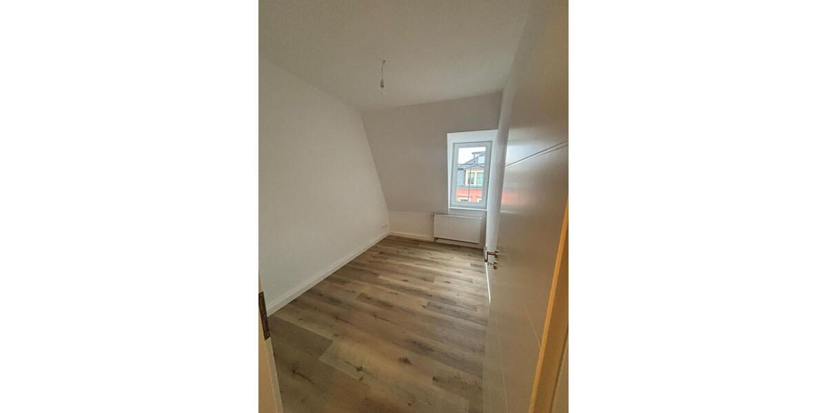 Dachgeschoßwohnung Dresden Pieschen - 3 Zimmer, 71 m&sup2;, 749&euro; | Angebot:25806594