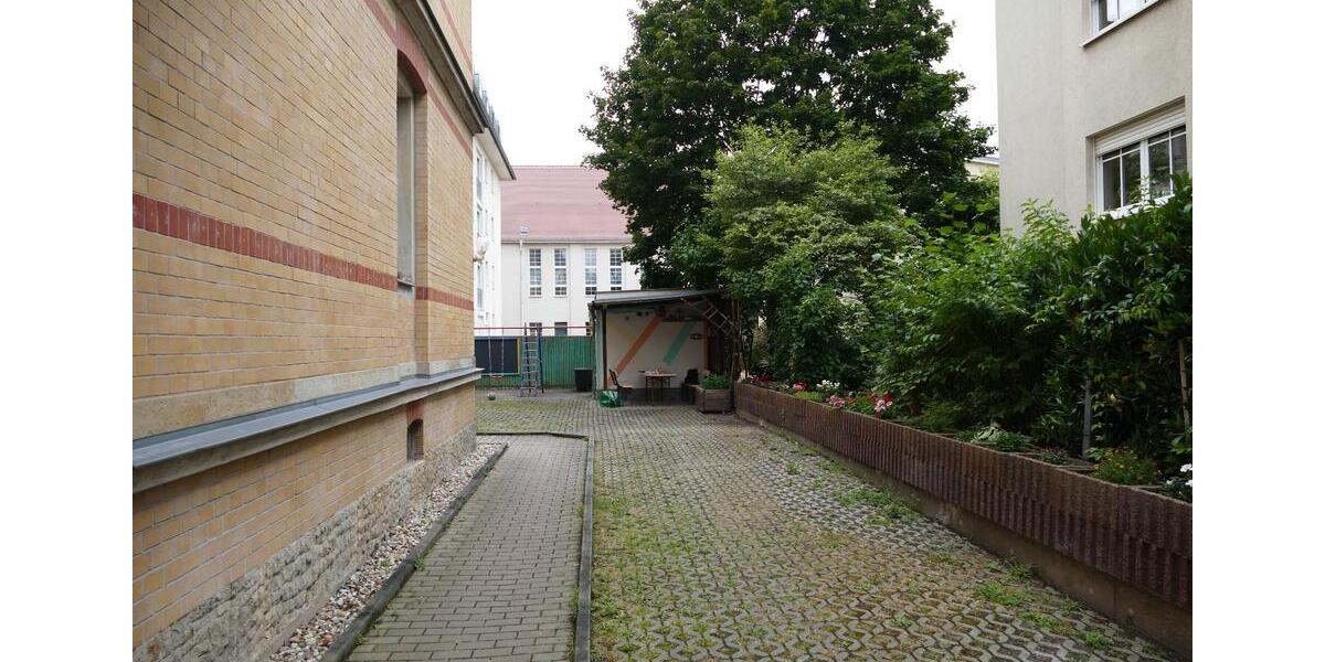 Wunderschöne Dachgeschoss-Wohnung in ruhiger und grüner Lage ab sofort zu vermieten! 4 zimmer