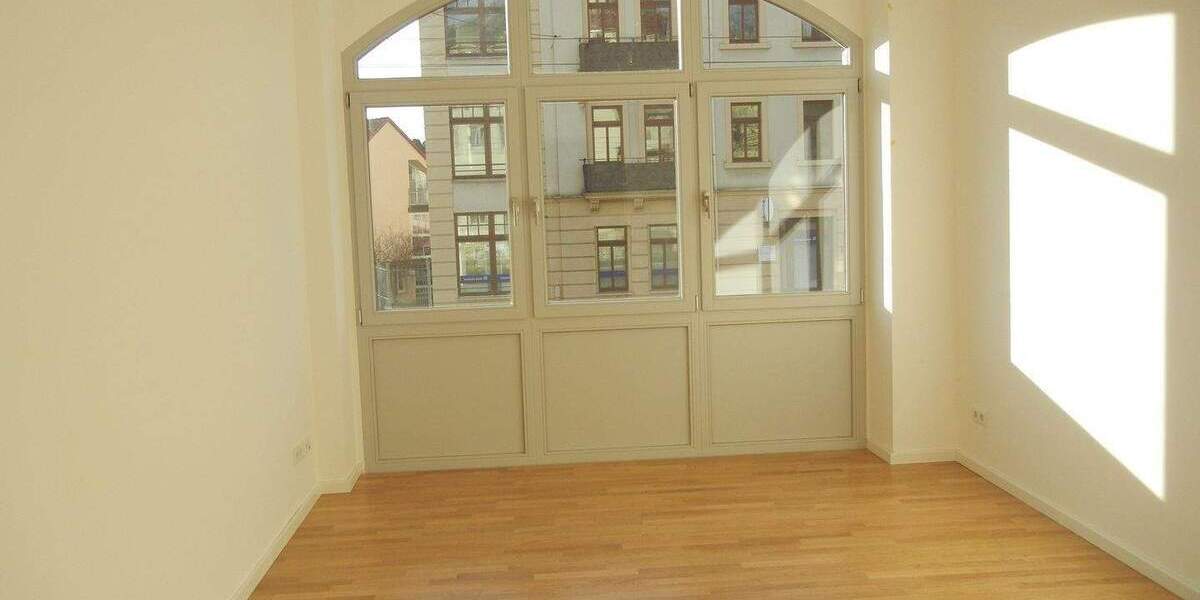 Hochparterre in einzigartigem Denkmal - 4-Zimmerwohnung in Bühlau 4 zimmer