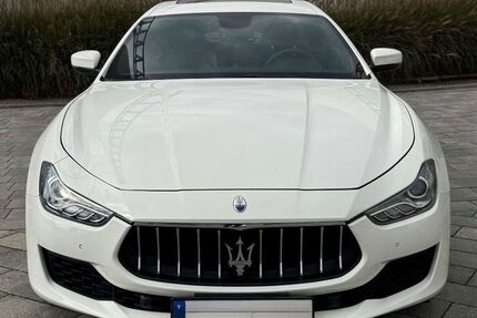 Maserati Ghibli 76.900 km 27.499 &euro; Dresden 01157