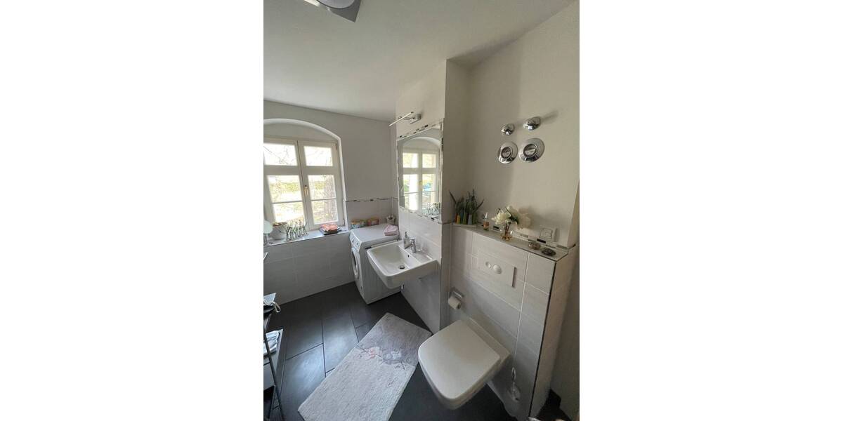 Etagenwohnung Radebeul Oberlößnitz - 3 Zimmer, 151 m&sup2;, 1.850&euro; | Angebot:25668402