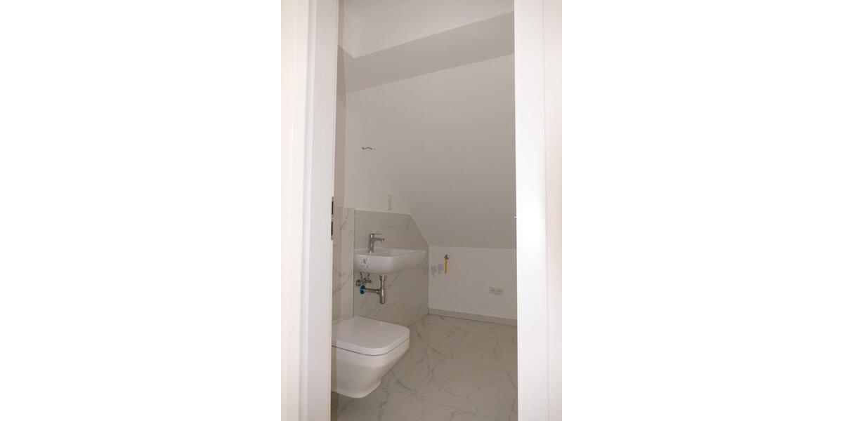 Wunderschöne Dachgeschoss-Wohnung in ruhiger und grüner Lage ab sofort zu vermieten! 4 zimmer