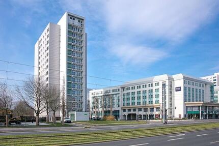 Zentrale 2-Zimmer-Wohnung mit Balkon, offener Küche und Badewanne! zimmer