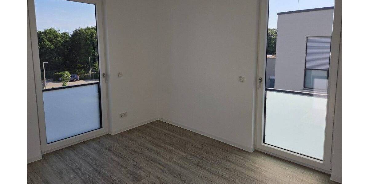 Etagenwohnung Dresden Klotzsche - 3 Zimmer, 75 m&sup2;, 1.366&euro; | Angebot:26779535