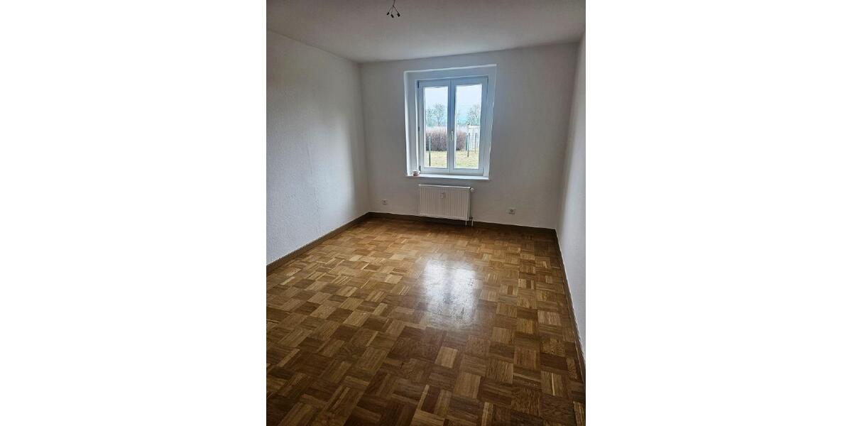 Frisch renoviert & bezugsfertig kompakte 3-Zi.-Whg. in Dobritz 3 zimmer
