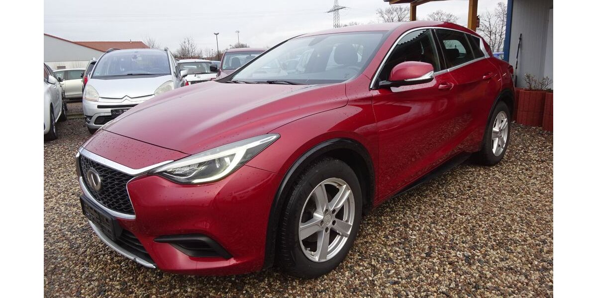INFINITI Q30 215.993 km 8.200 &euro; Dresden 01219