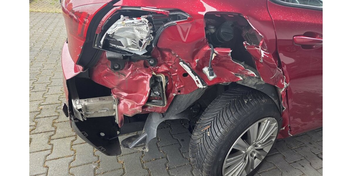 Peugeot 308 II 1.2 Pure Tech 130 97.597 km 3.650 &euro; Wilsdruff 01723