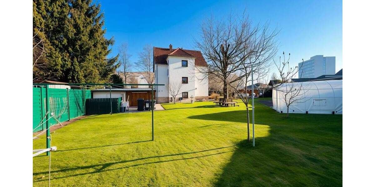 Gepflegtes Zweifamilienhaus mit großem Garten und Pool in Radebeul-Naundorf 7 zimmer