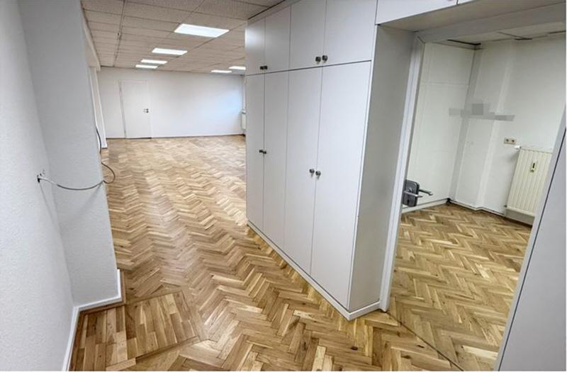 Altstadt-Gewerbe: 300 m² mit Parkplatz! ruhiges Arbeiten im separaten Seitengebäude zimmer