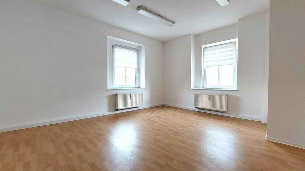 Renovierte Büroflächen mit eigenem Zugang & Einbauküche zur sofortigen Nutzung!