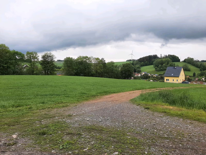Idyllisch gelegenes Baugrundstück mit herrlicher Aussicht - vielseitig nutzbar