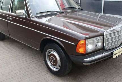 Mercedes-Benz 230 127.100 km 9.990 &euro; Radebeul-Dresden 01445