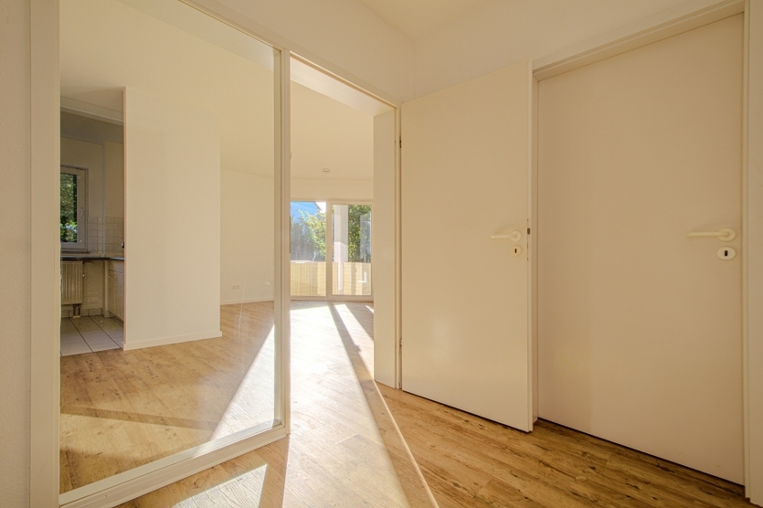 FÜR EIGENNUTZER – BÈL ETAGE – HELL & FREUNDLICH – BALKON – WANNENBAD – TIEFGARAGENSTELLPLATZ