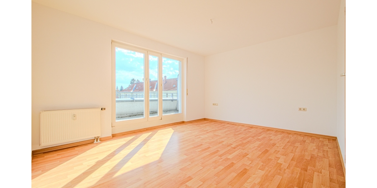 BEZUGSFREI – GEMÜTLICHE MAISONETTE – DACHTERRASSE – DUSCHBAD MIT FENSTER – TG-PARKER - Maisonettenwohnung Dresden Strehlen | Angebot:25857011