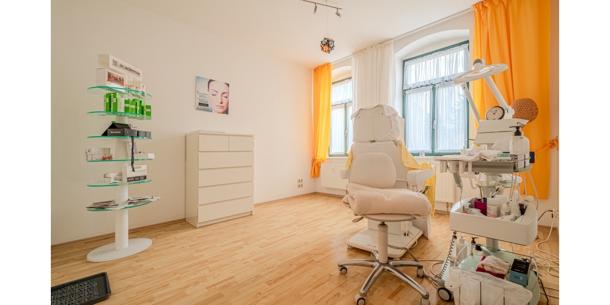 IDEALE FLÄCHE FÜR PRAXIS ODER BÜRO IM HOCHPARTERRE – ZENTRAL GELEGEN – PKW-STELLPLATZ – GROSSES WC - Gewerbeobjekt Dresden Choschütz | Angebot:22484938