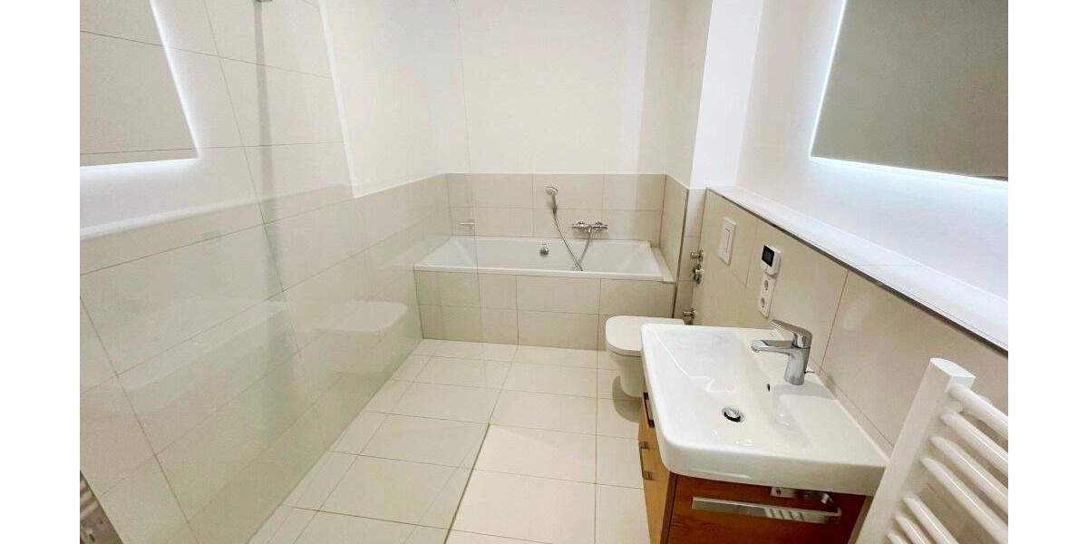 Etagenwohnung Dresden Innere Neustadt - 2 Zimmer, 86 m&sup2;, 450.000&euro; | Angebot:25690902